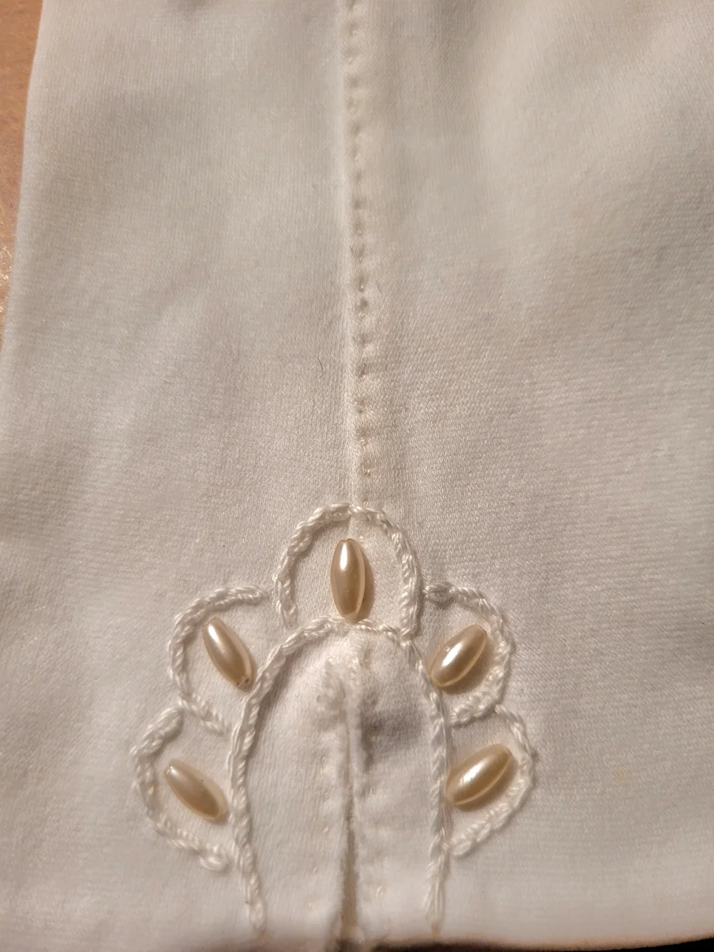 Vintage Classic White Ladies Dress Gloves with Embroidered Cuff